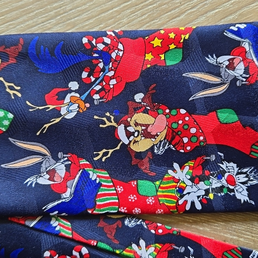 Looney Tunes Mania Necktie - Picture 2 of 6
